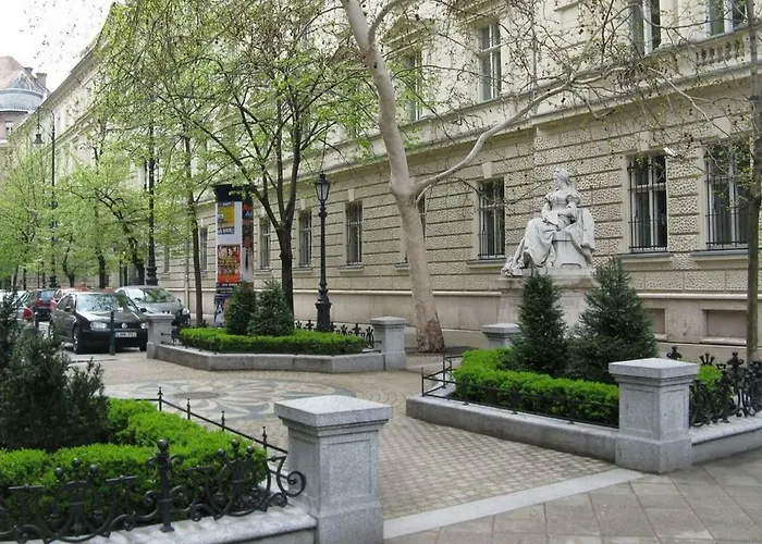 Romantic Hideaway Centertown With Air Conditioner