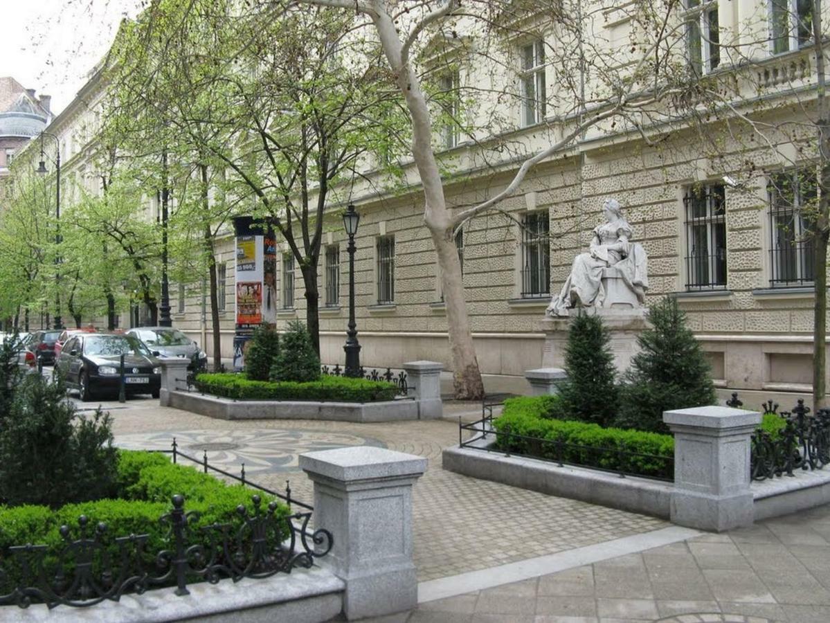 Romantic Hideaway Centertown Apartament